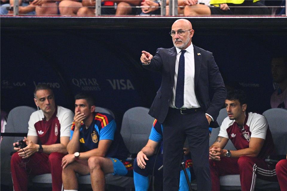 Freute sich über den Anruf des Königs: Spaniens Trainer Luis de la Fuente. Tom Weller/dpa