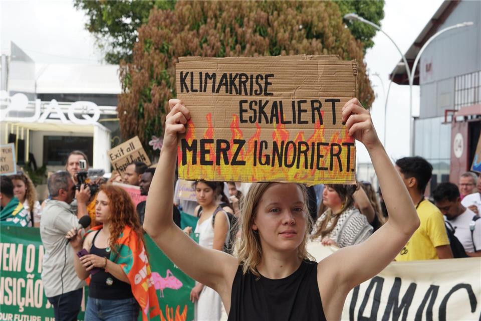 Fridays for Future will am Freitag mit einem deutschlandweiten Aktionstag für eine andere Klimapolitik demonstrieren. (Archivbild)Larissa Schwedes/dpa