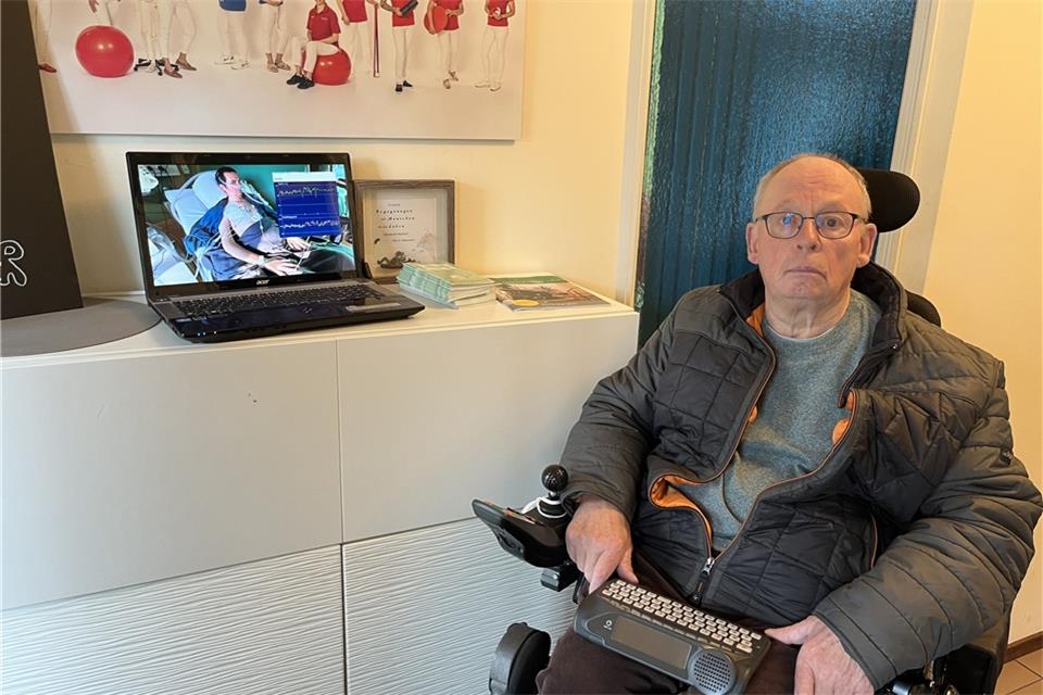 Friedel Sebastian hat mithilfe seines Sprachcomputers über die Krankheit ALS informiert.
