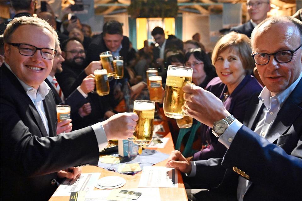 Friedrich Merz war schon mehrfach beim politischen Aschermittwoch in Apolda - etwa 2024. Damals war in Thüringen Wahljahr. Diesmal wird er in Trier erwartet. (Archivbild)Martin Schutt/dpa