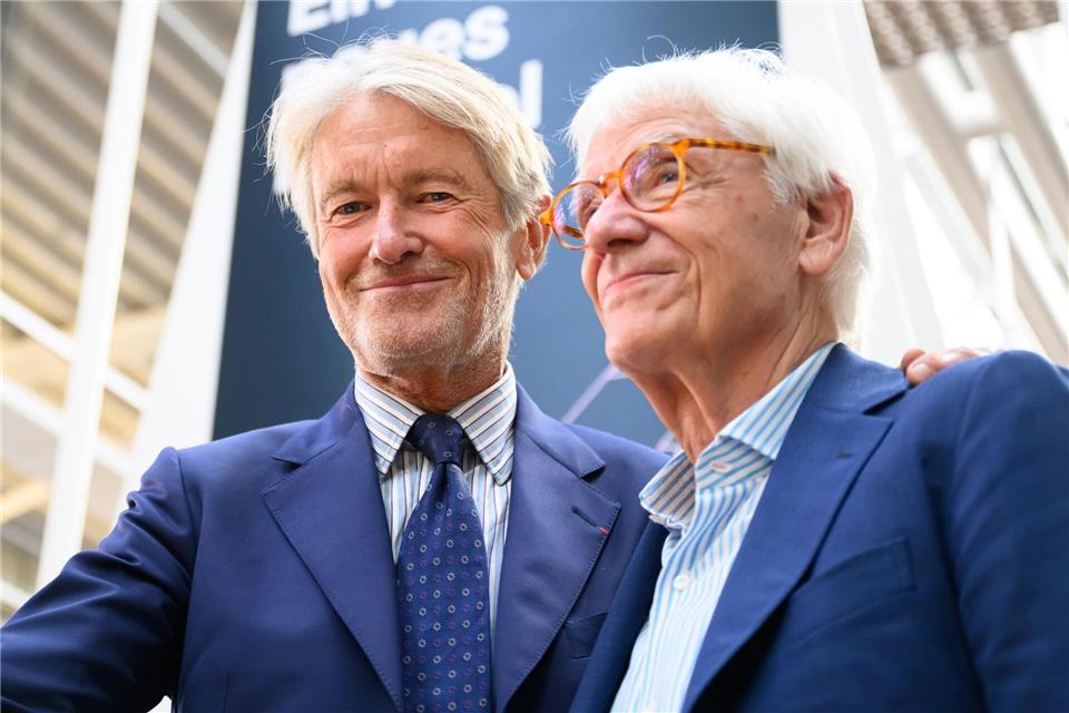 Fritz Straub (rechts) ist künftig Minderheitseigentümer der Deutschen Werkstätten. Antoine Courtois (links) ist Chef des neuen Mehrheitseigentümers.Robert Michael/dpa