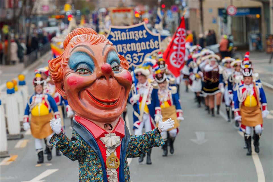 Frohsinn in Mainz: Närrischer Neujahrsumzug eröffnet die Fastnachtskampagne 2026Andreas Arnold/dpa