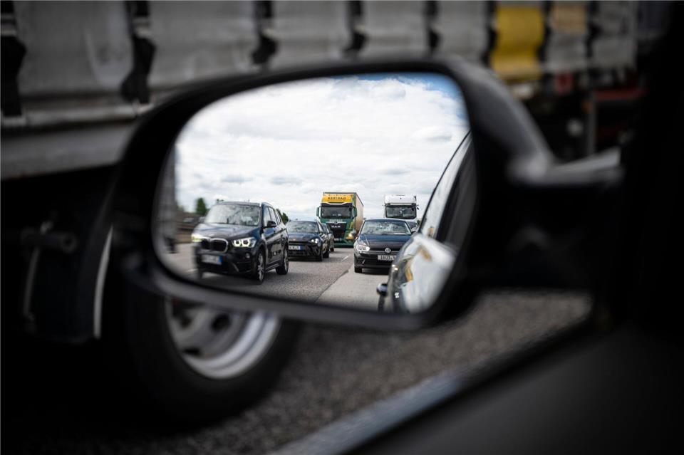 Fronleichnam und Ferienende: Staualarm auf der A5Hannes P. Albert/dpa