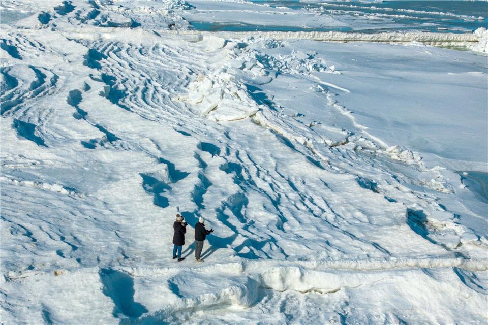 Frost und Schnee verwandelten den Ostseestrand von Usedom in eine Winterlandschaft.Jens Büttner/dpa