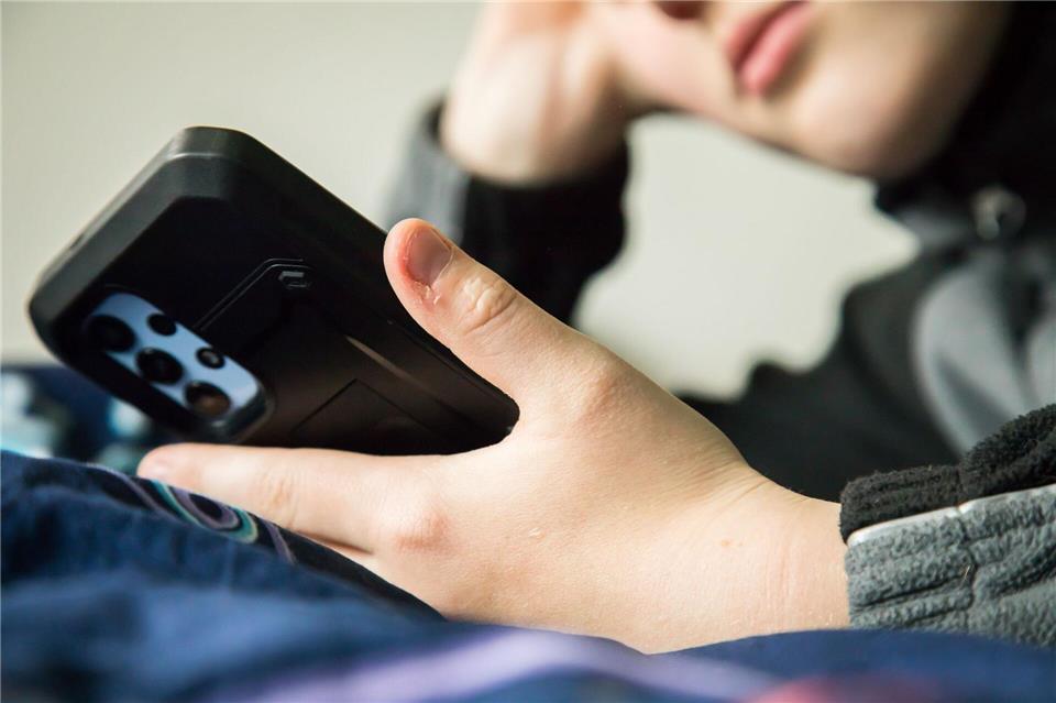 Früher Bravo, heute TikTok: Jede Generation hat sich ihre entwicklungsspezifischen Fragen von Medien beantworten lassen.Christin Klose/dpa-tmnJ