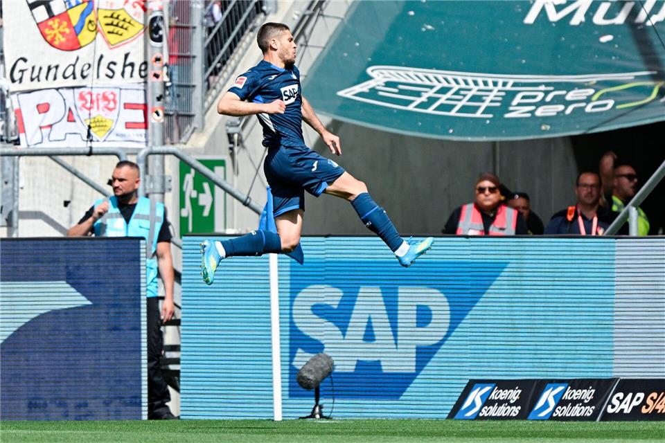 Früher Torjubel gegen den VfB: Andrej Kramaric. Uwe Anspach/dpa