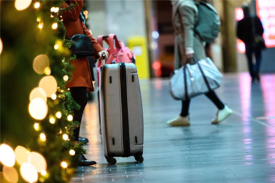 Bahn: Buchung für Fahrten in der Weihnachtszeit startet Frühes Buchen, günstige Preise: Vom 17. bis 21. Oktober gibt es für Frühbucher zwölf Prozent Extra-Rabatt auf Online-Tickets.Andreas Arnold/dpa/dpa-tmn