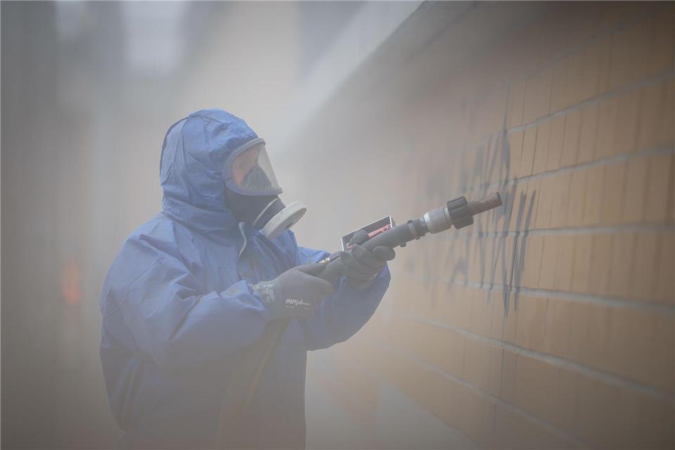 Frühjahrsputz bei der Deutschen BahnRonny Hartmann/dpa