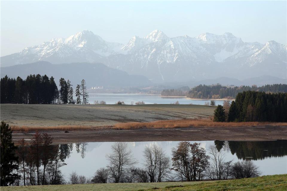 Frühling im Tal, Winter am Berg: Ab 1.800 Metern herrscht in den Alpen noch eine geschlossene Schneedecke.Karl-Josef Hildenbrand/dpa/dpa-tmn