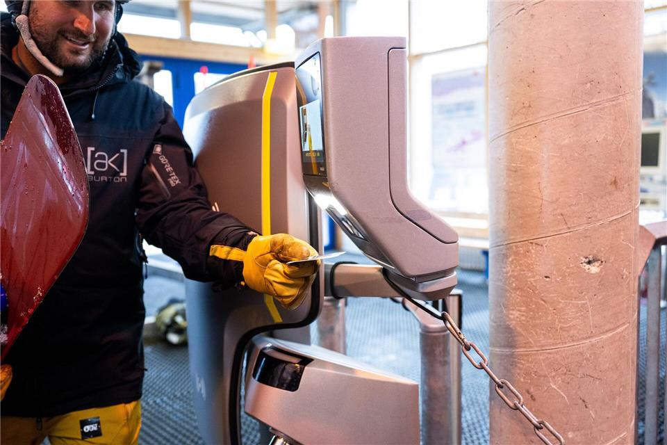 Frühzeitig kaufen, kann den meist teuren Skipass etwas günstiger machen.picture alliance / dpa-tmn