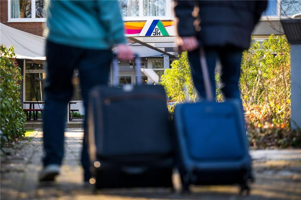 Frühzeitige Abreise wegen Regelbruch? Es kommt in der Regel nur selten vor, dass Kinder auf Klassenfahrt vorzeitig von ihren Eltern abgeholt werden müssen.picture alliance/dpa