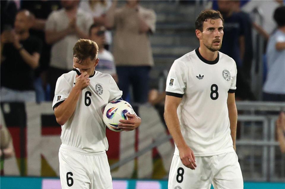 Frust bei Joshua Kimmich (l) und Leon Goretzka nach dem 0:1. Christian Charisius/dpa