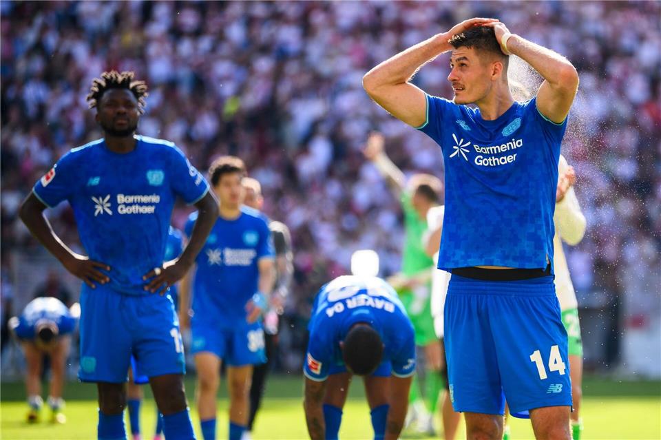 Frust in der Kurve: Bayer verliert in Stuttgart.Tom Weller/dpa