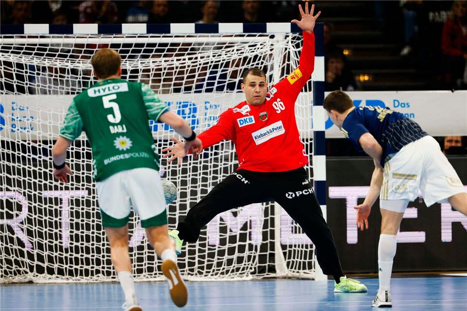 Füchse-Keeper Dejan Milosavljev konnte zwei Siebenmeter parieren.Frank Molter/dpa