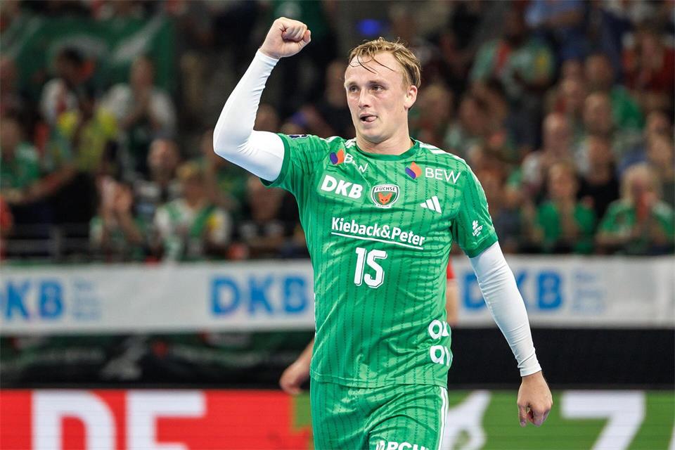 Füchse-Spielmacher Tobias Gröndahl freut sich über den Auftakterfolg.Andreas Gora/dpa