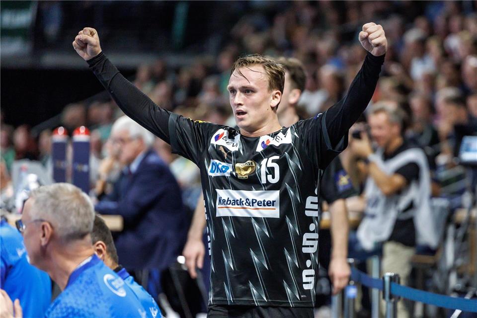 Füchse-Spielmacher Tobias Gröndahl steuerte sechs Tore zum Pokalerfolg bei. (Archivbild)Andreas Gora/dpa