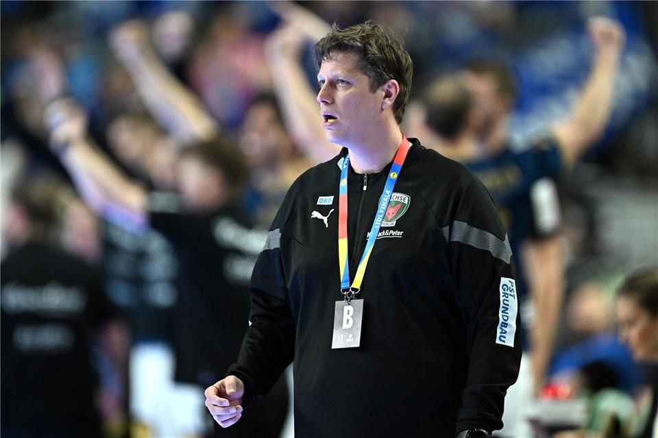 Füchse-Trainer Nicolej Krickau erwartet auch im Rückspiel ein enges Match (Archivbild)Federico Gambarini/dpa