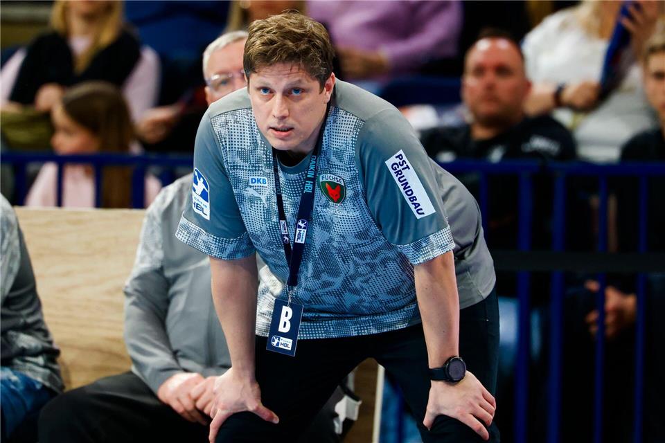 Füchse-Trainer Nicolej Krickau erwartet ein schweres Duell gegen die Löwen. (Archivbild)Frank Molter/dpa