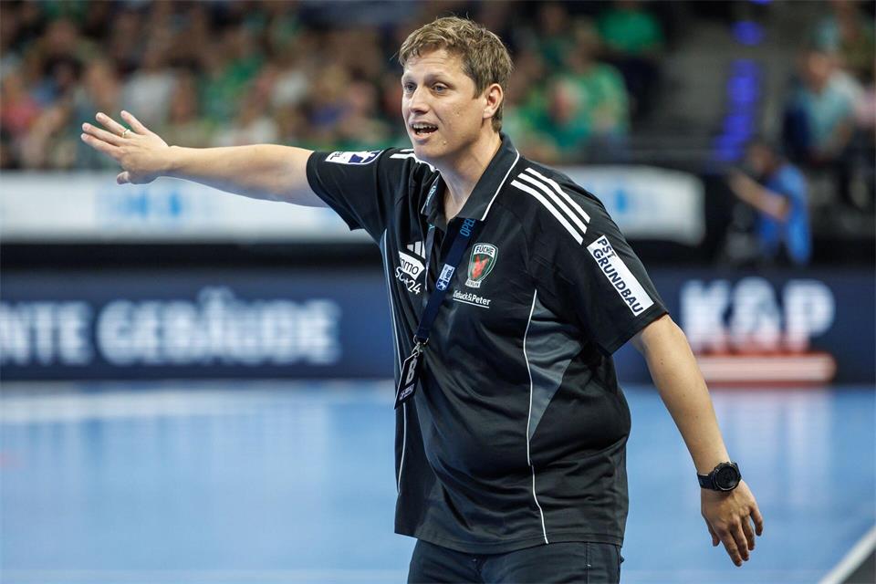 Füchse-Trainer Nicolej Krickau erwartet gegen Gummersbach eine schwierige Aufgabe (Archivbild)Andreas Gora/dpa