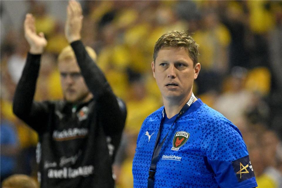 Füchse-Trainer Nicolej Krickau gehen langsam die Rückraumspieler ausPiotr Polak/PAP/dpa