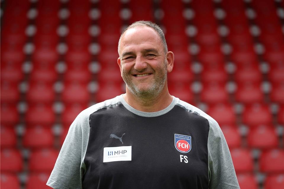 Fühlt sich in Heidenheim sehr wohl: Trainer Frank Schmidt.