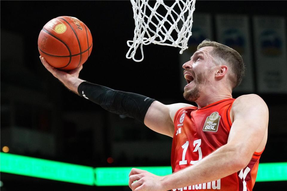 Gnabry schaut zu: Bayern-Basketballer siegen in Euroleague Führte die Bayern-Basketballer zum nächsten Sieg in der Euroleague: Europameister Andreas Obst. (Archivbild)Soeren Stache/dpa
