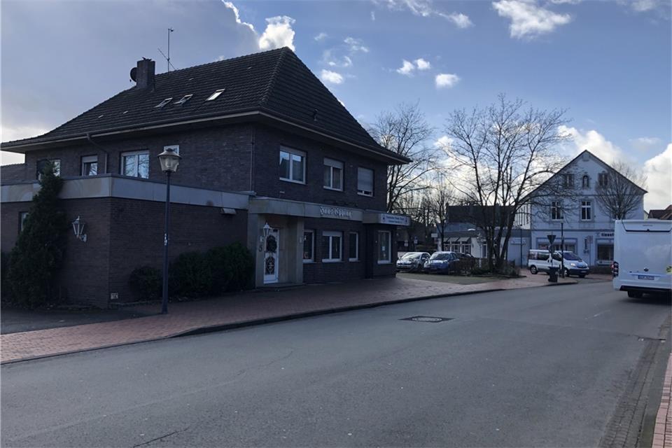 Fünf Architektur-Büros haben Entwürfe für die Entwicklung des Geländes Haus Epping vorbereitet. Das ehemalige Gasthaus soll abgerissen und durch einen neuen Komplex ersetzt werden. 