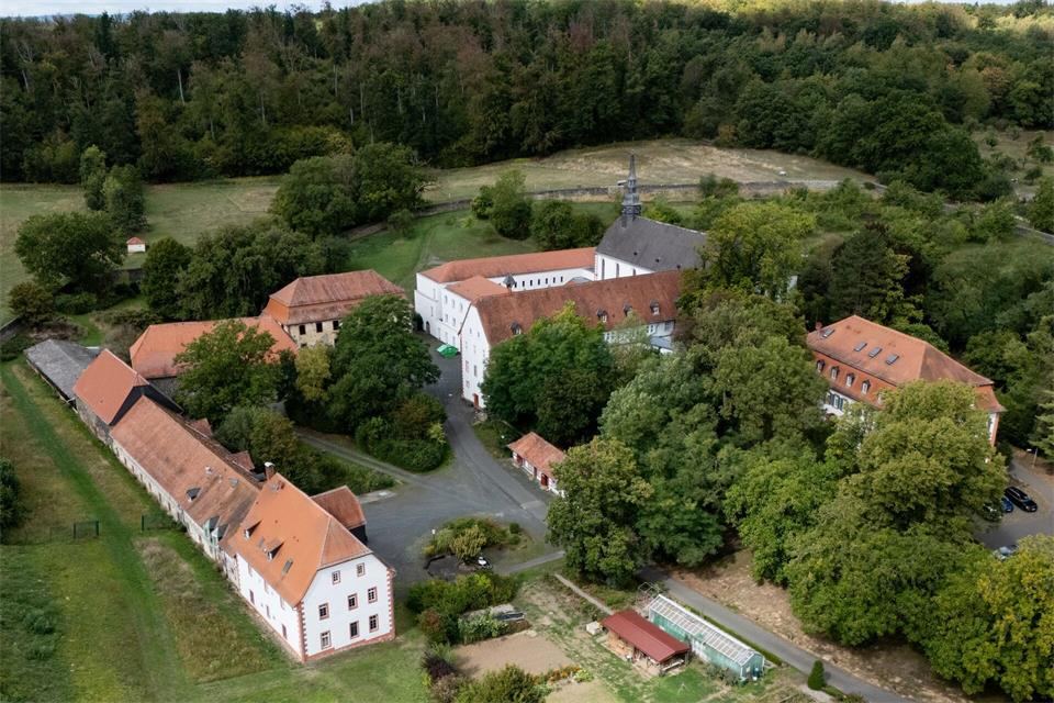 Fünf Hektar umfasst die Anlage von Kloster Engelthal in der Wetterau - die Bewirtschaftung wurde für die mittlerweile noch zwölf Ordensschwestern zuletzt zu viel.  Florian Wiegand/dpa