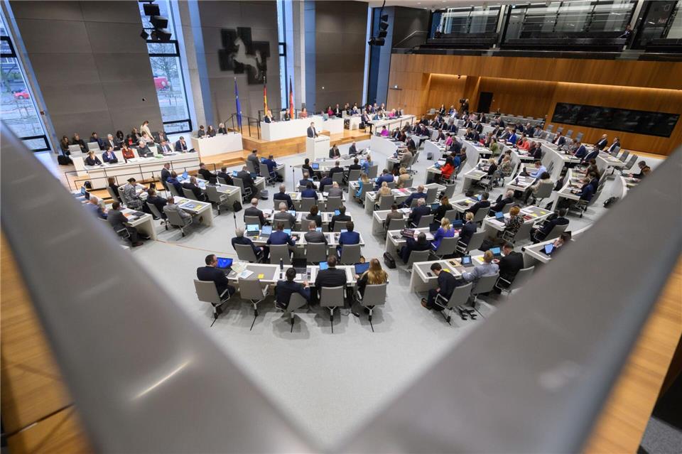 Fünf Landtagsabgeordnete kontrollieren künftig den Verfassungsschutz. (Archivbild)Julian Stratenschulte/dpa