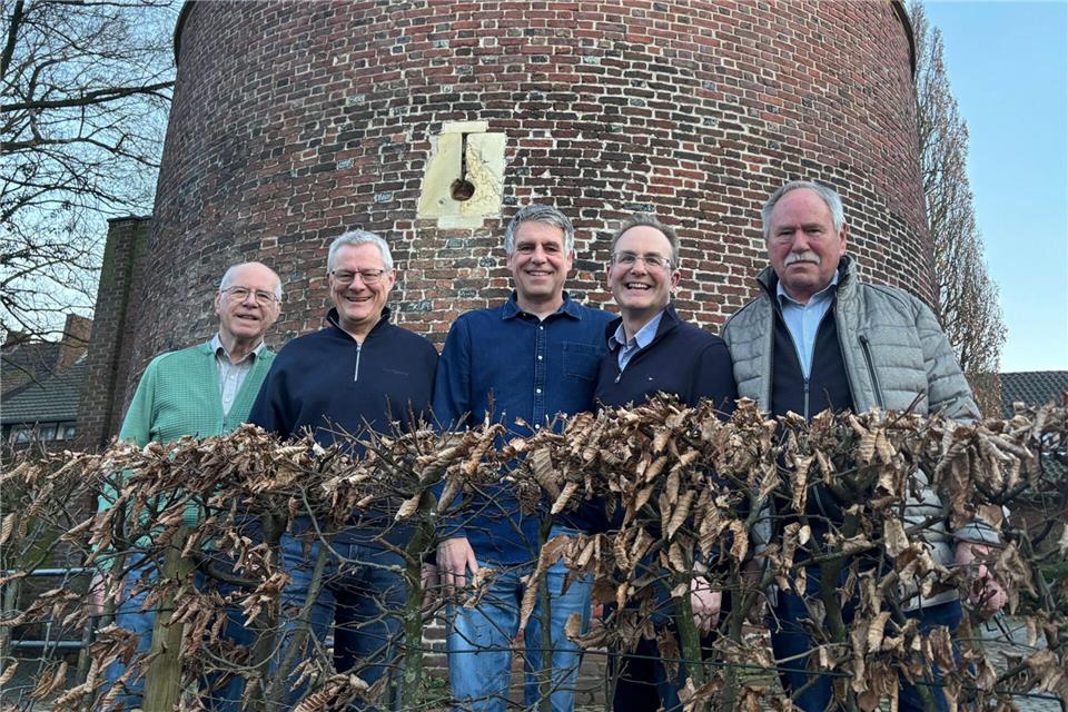 Fünf Männer, fünf Heimatvereine: Dr. Bruno Fritsch (Borken), Josef Baumeister (Gemen), Josef Becker (Weseke), Thomas Wolf (Marbeck) und Hans-Georg Wilkes (Burlo, v. li.).