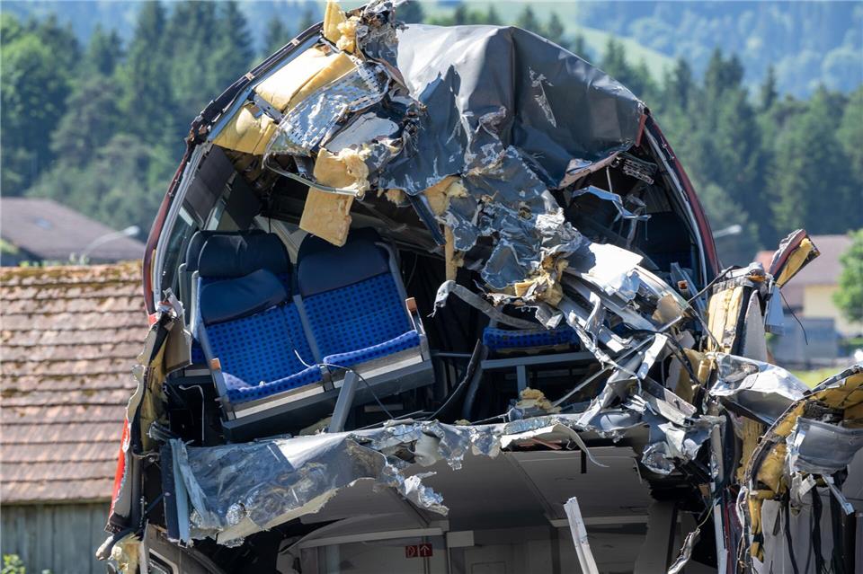 Fünf Menschen kamen bei dem Unglück ums Leben. (Archivfoto)Peter Kneffel/dpa