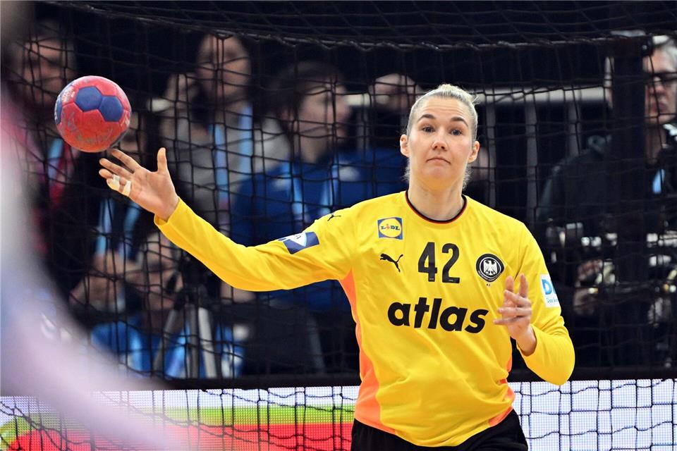 Fünf Paraden in der ersten Halbzeit: DHB-Keeperin Katharina Filter.Federico Gambarini/dpa