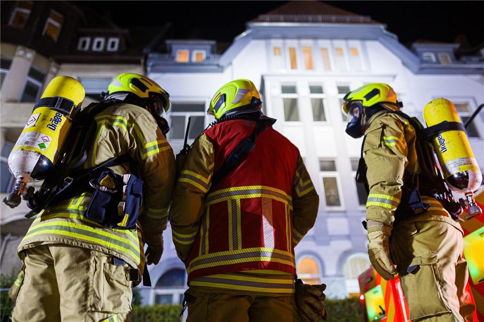 Fünf Personen wurden bei dem Brand verletzt. Moritz Frankenberg/dpa