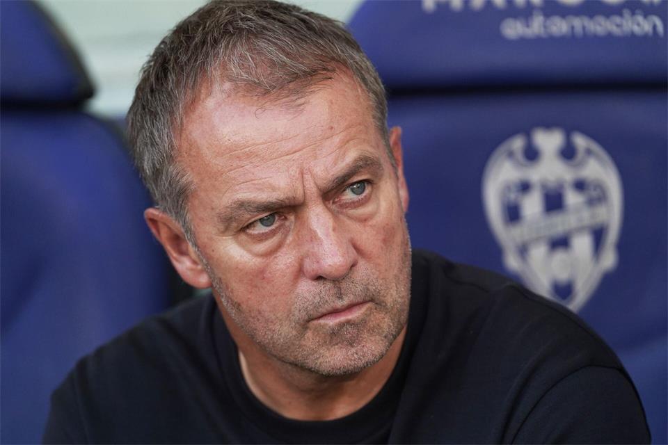 Fünfter Sieg im fünften Spiel: Der FC Barcelona ist mit Trainer Hansi Flick nicht zu stoppen.Alberto Saiz/AP/dpa