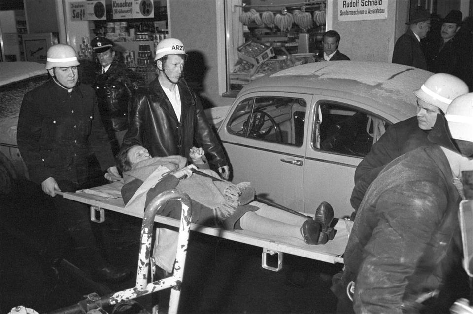 Fünfzehn Menschen wurden bei dem Anschlag verletzt, vier von ihnen schwer. (Archivbild)picture alliance / Joachim Barfknecht/dpa