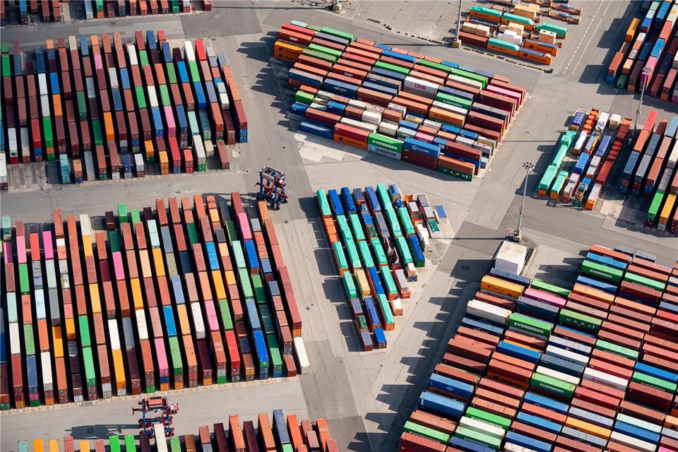 Für 2026 erwartet das IfW Kiel ein stärkeres Wirtschaftswachstum als zunächst angenommen. (Archivbild) Daniel Reinhardt/dpa