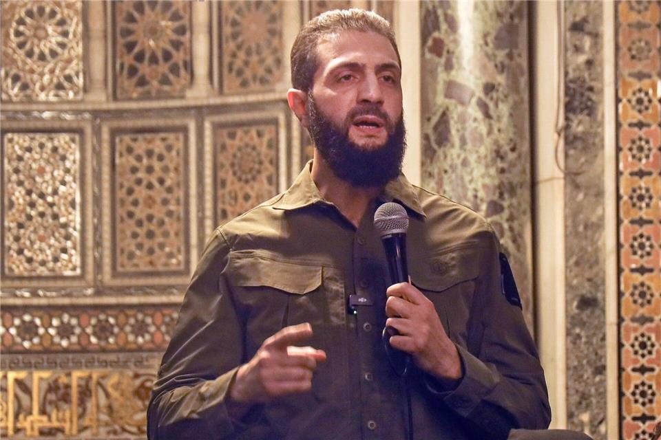 Für Ahmed al-Scharaa beginnt ein neues Kapitel mit internationalen Kontakten.Omar Albam/AP/dpa