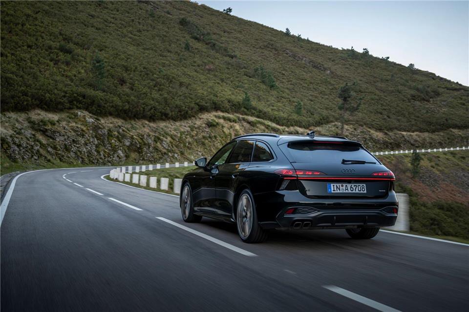 Für Anhänger des Verbrennermotors: Den neuen Audi A6 Avant gibt es mit Benzin- oder Dieselantrieb. Ein Plug-in-Hybrid soll folgen.Audi AG/dpa-tmn