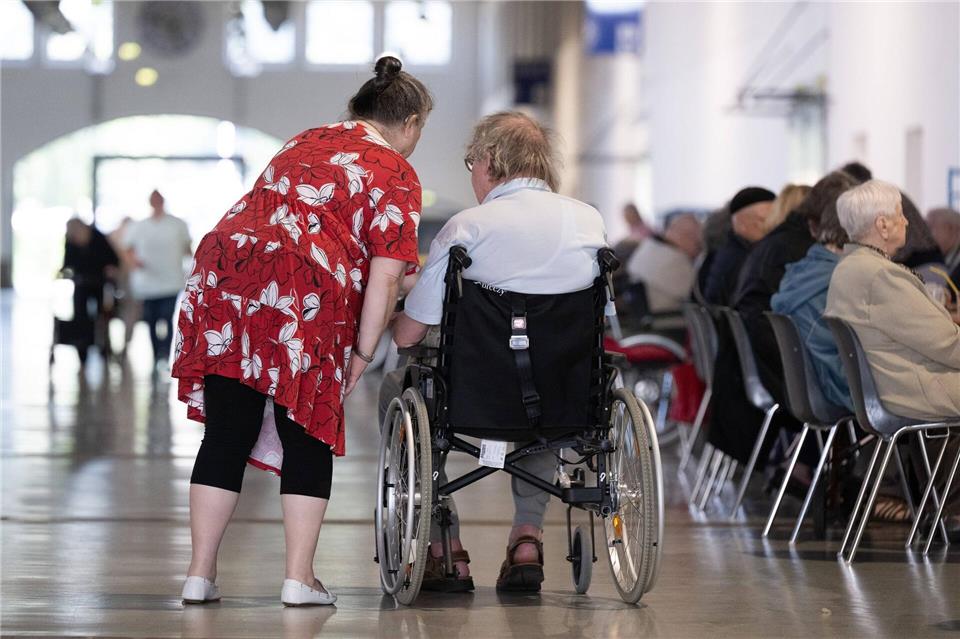 Für Anwohner wurde ein Notunterkunft eingerichtet. Sebastian Kahnert/dpa