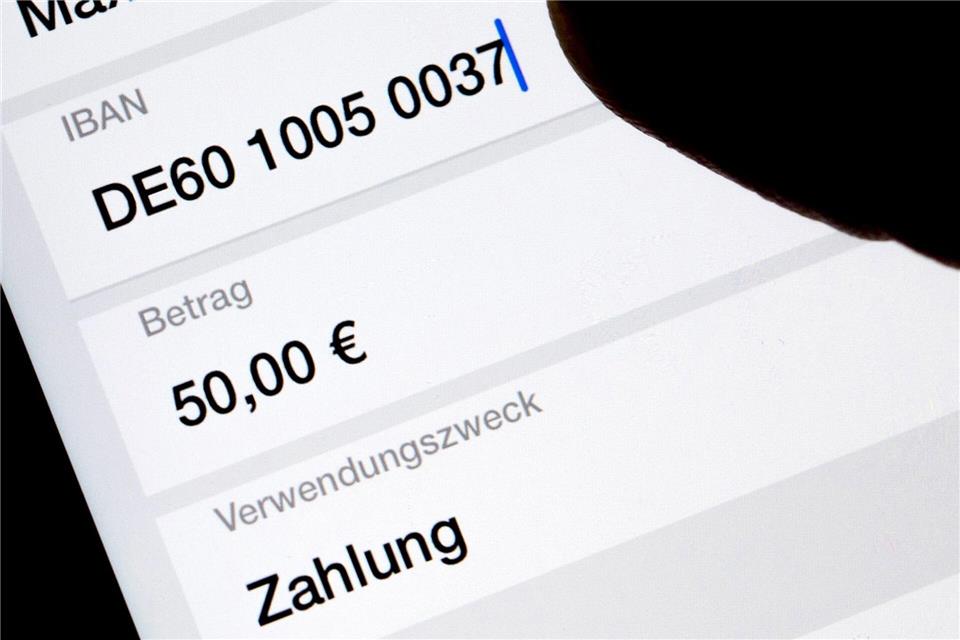 Für Bankkunden gibt es mehr Sicherheit bei Überweisungen. (Symbolbild)Monika Skolimowska/dpa-Zentralbild/dpa