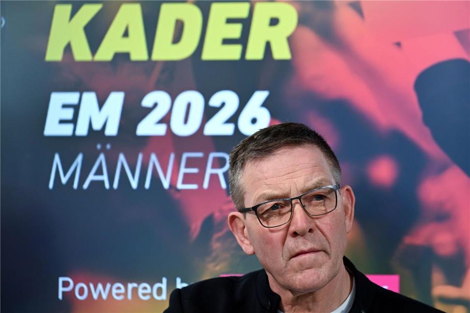 Für Bundestrainer Alfred Gislason geht es bei der Handball-EM auch um die Sicherung seines Jobs. (Archivbild)Federico Gambarini/dpa