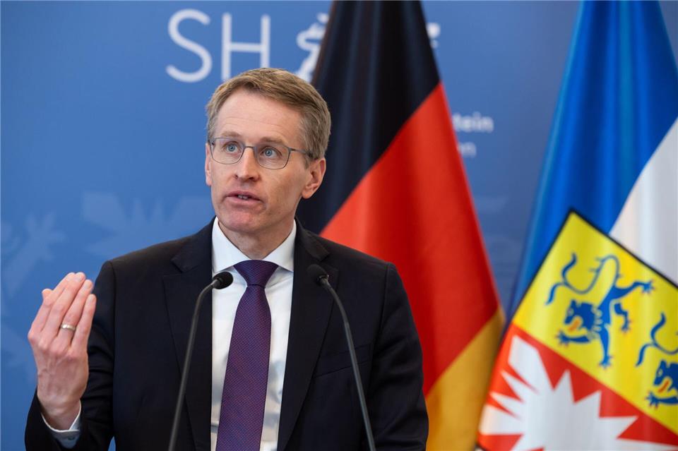 Für Daniel Günther lässt die Expertenkommission noch viele Fragen offen. (Archivbild)Ulrich Perrey/dpa