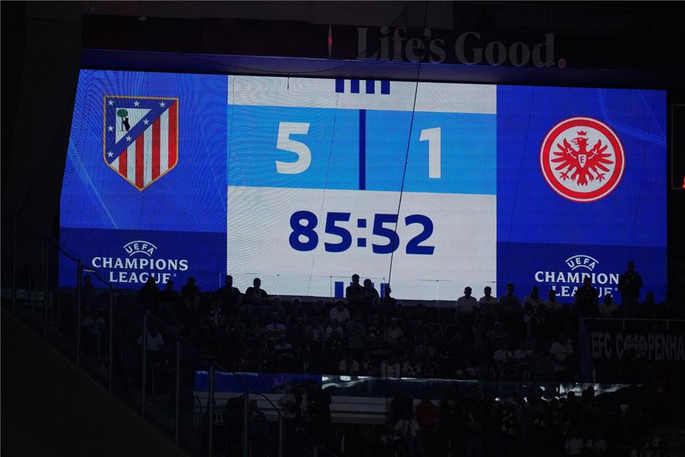 „Fühlt sich scheiße an“: Eintracht stößt an ihre Grenzen Für Eintracht Frankfurt gab es in Madrid fünf Gegentore.Manu Fernandez/AP/dpa