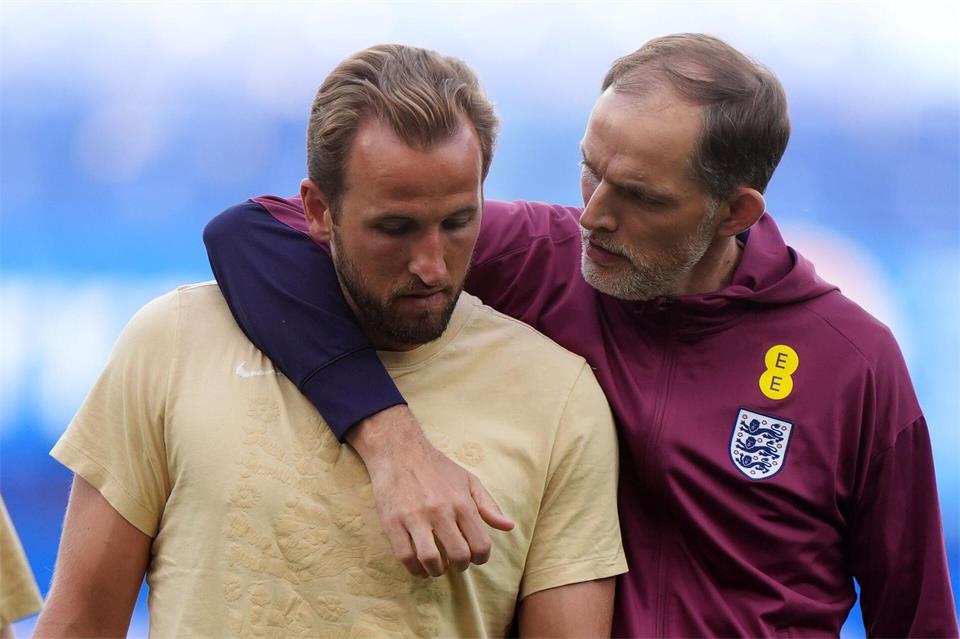 Für Englands Nationaltrainer Tuchel (r.) ist Kane unverzichtbar. Bradley Collyer/PA Wire/dpa