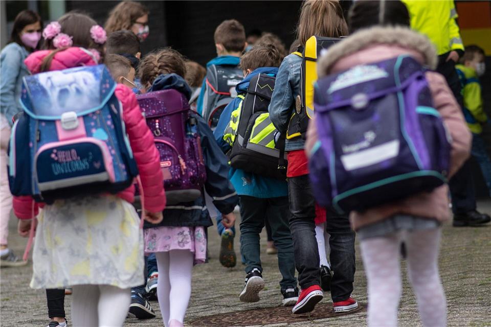 Für Erstklässler sollen in Hamburg 785 erste Klassen eingerichtet werden. (Archivbild)Bernd Thissen/dpa