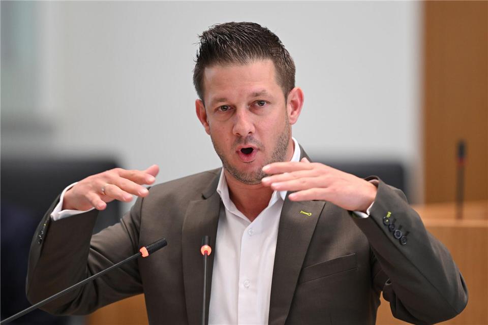 Für FDP-Fraktionschef Wink ist klar, dass die Ausbaubeiträge abgeschafft gehören. (Archivbild)Arne Dedert/dpa