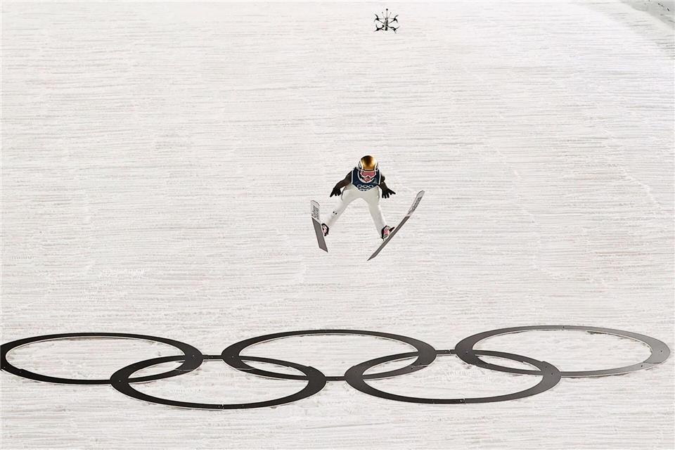 Für Favoritin Nika Prevc reichte es von der Großschanze nur für Bronze.Daniel Karmann/dpa