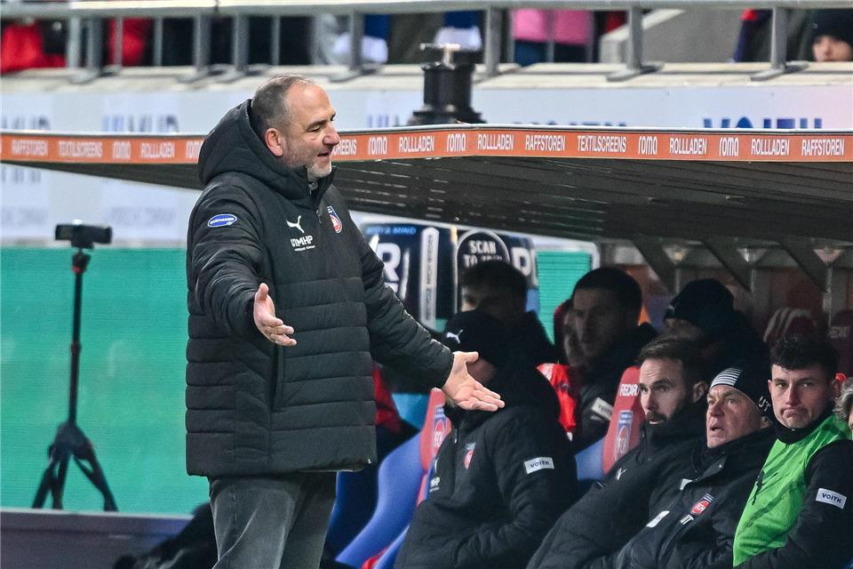 Für Frank Schmidt und seine Heidenheimer wird der Druck immer größer.Harry Langer/dpa