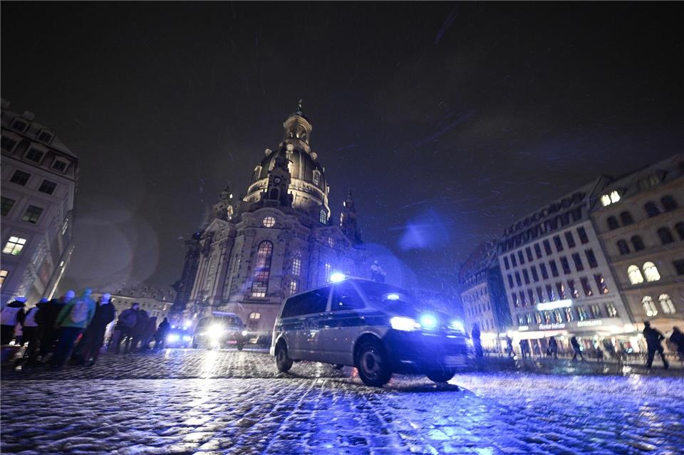 Für Freitag und Samstag sind in Dresden zahlreiche Veranstaltungen anlässlich des 81. Jahrestags der Zerstörung Dresdens im Zweiten Weltkrieg angemeldet. (Archivbild)Robert Michael/dpa