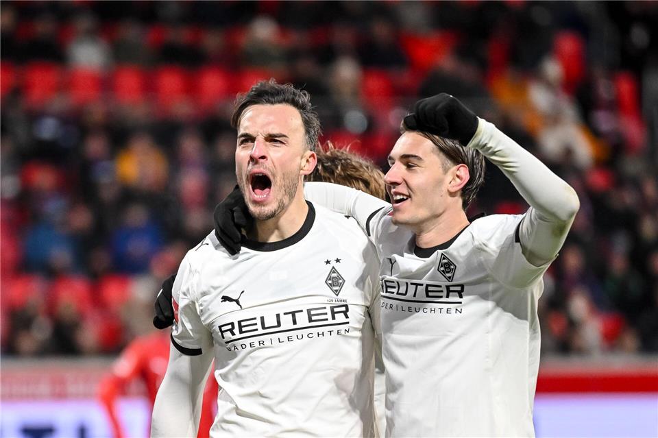 Für Gladbachs Stürmer Haris Tabakovic (l) lief es zuletzt prächtig. Harry Langer/dpa